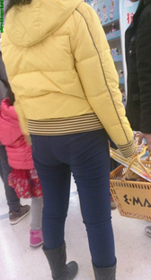 超市蓝紧裤大妈