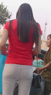 性感白紧裤小妹