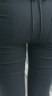 性感翘臀打底裤美女