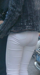 街拍大屁股白裤重口味