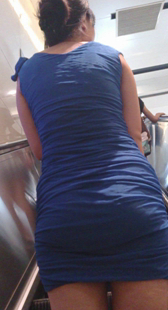 大屁股蓝裙上电梯