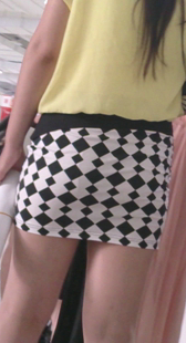 黑白相间超短裙