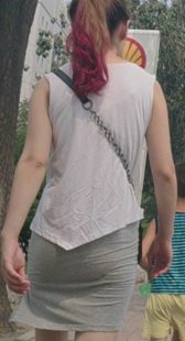 呢绒超短裙少妇