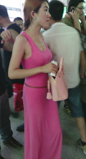 性感长裙小靓妇