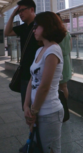 贴身灰裙小少妇