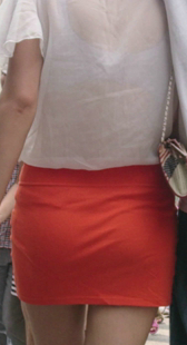 街拍红裙大屁股