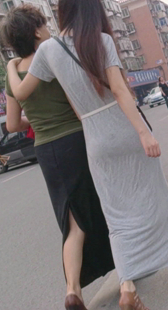 贴身长裙就是会扭