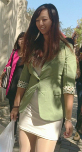 靓丽白紧短裙少妇