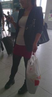 黑丝红裙小少妇