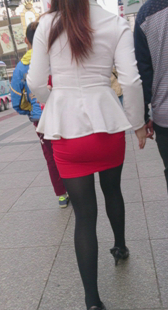 细高跟红裙丝袜少妇
