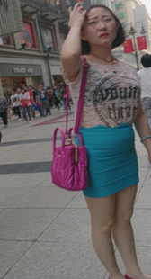 丰满蓝裙小少妇