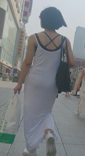 贴身白裙内痕太明显