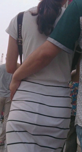 条纹白裙小少妇