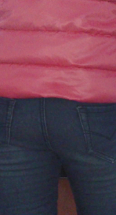 地铁宽臀紧牛少妇