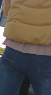 地铁宽臀紧牛少妇视频