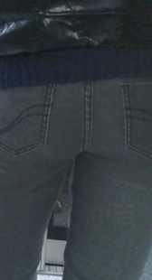 地铁紧牛包臀少妇