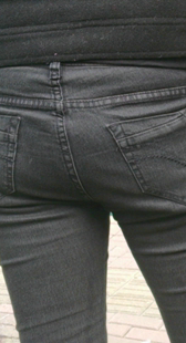 紧身黑牛包臀小少妇视频