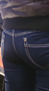 侧看圆臀紧牛少妇