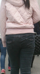 黑牛紧身小妹夹紧