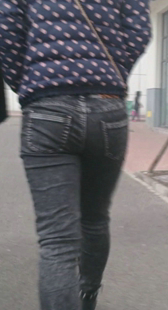 黑紧牛走路夹这么紧