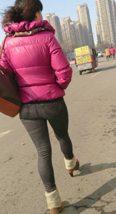 灰牛紧身小少妇