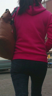 街拍黑紧牛少妇