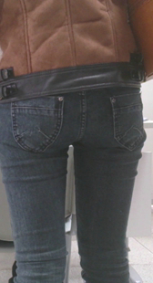 展会紧身黑牛包臀