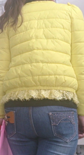 黄衣包臀紧牛少妇