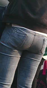 翘臀等车紧牛少妇