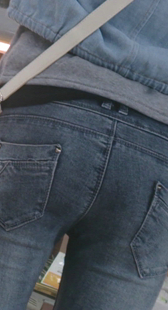 超市包臀紧牛少妇