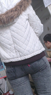 展会包臀牛仔内痕紧