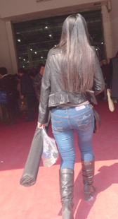 性感大屁股牛仔少妇好会扭