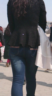 细腰紧身牛仔小少妇