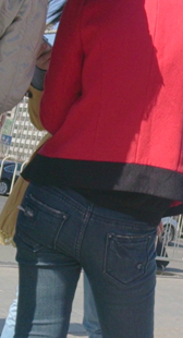 小少妇站着都变形