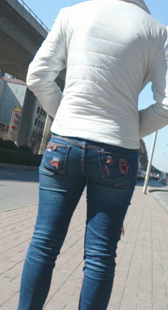 等公交蓝牛少妇