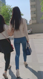 街拍高跟蓝紧牛