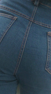 超市宽臀牛仔大屁股