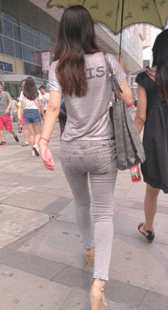 细腰翘臀灰牛少妇