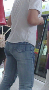 侧面看屁股都这么大