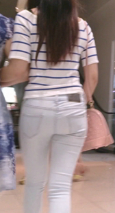 商场大屁股白牛