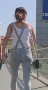 背带紧牛小少妇