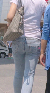 包臀白紧牛少女