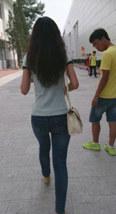 街拍蓝牛小妹有点瘦