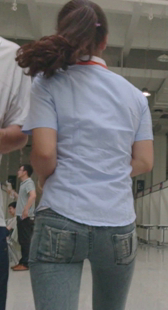 圆臀成熟牛仔少妇