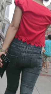 红衣黑紧牛少妇