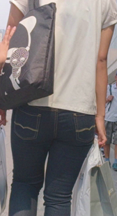 超紧身黑牛少妇