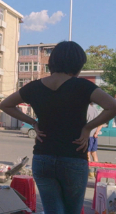 等人也不忘夹紧