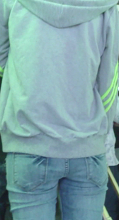 和白牛少妇去买票