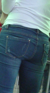 车站大屁股紧牛