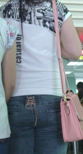 车站牛仔两姐妹